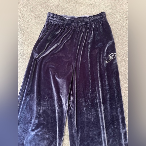❤️‍🔥❤️‍🔥SALE!! “PINK” velour lounging pants in purple, size Small - Picture 3 of 5